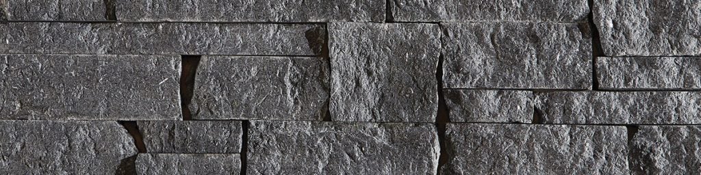 A close up shot of Kafka's Starlight Black Drystack Thin Stone Veneer