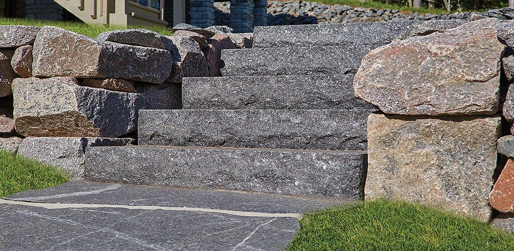 A photo of Starlight Black Granite Thermal-top Steps is shown.